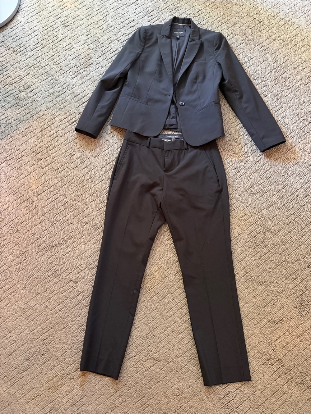 Banana Republic Classic Fit Black Blazer & Pants Suit - Classic Two-Piece